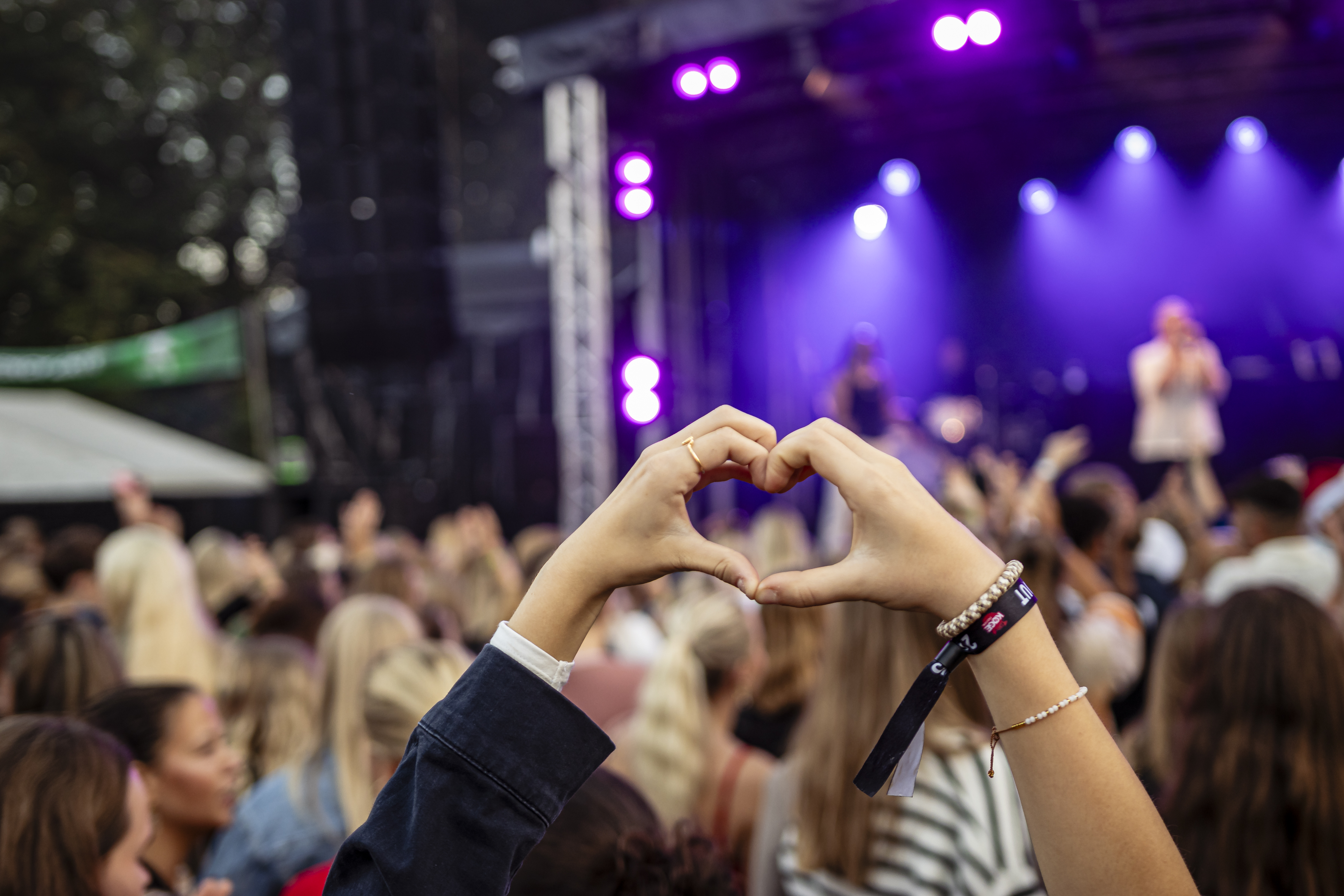 2025-08-29-Fotograf-Schneider_Foto-Festivalliv-Koncert_Ankerstjerne-IMG_1953.jpg (1)